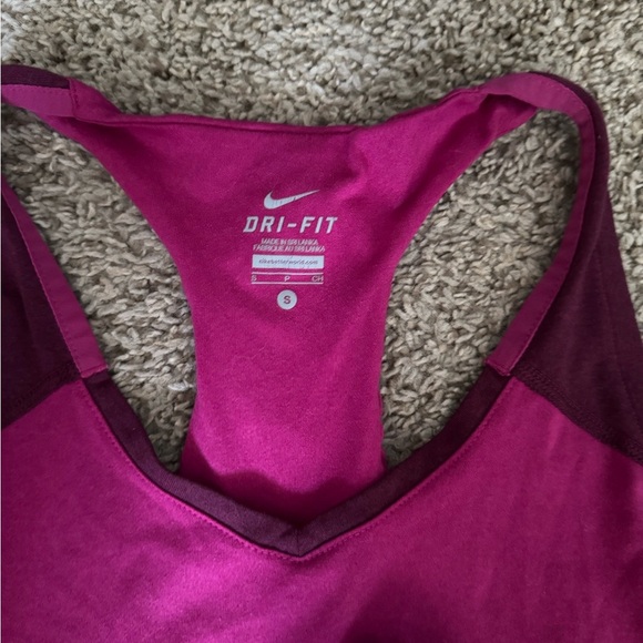 Bundle Lot Of Activewear Tops Women Size Small Tank Top Sports Bra Nike Wilson - Picture 2 of 5